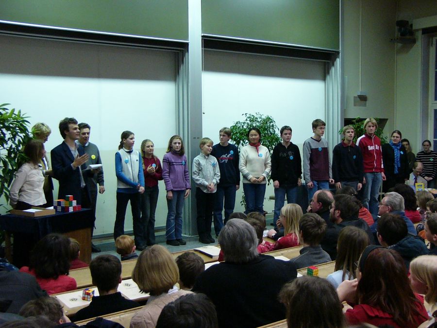 Die Landessieger <br> Johanna Bartels, Anna Dunkl, Anna Kraut, Hannes Mohrschladt, Tingyan Xu, Carina Böttcher, Robin Martens, Valentin Spreckels, Daniel Spogis, Henning Pöttker, Henrike Fleischhack, Holger Kammeyer, Tyge Tiessen